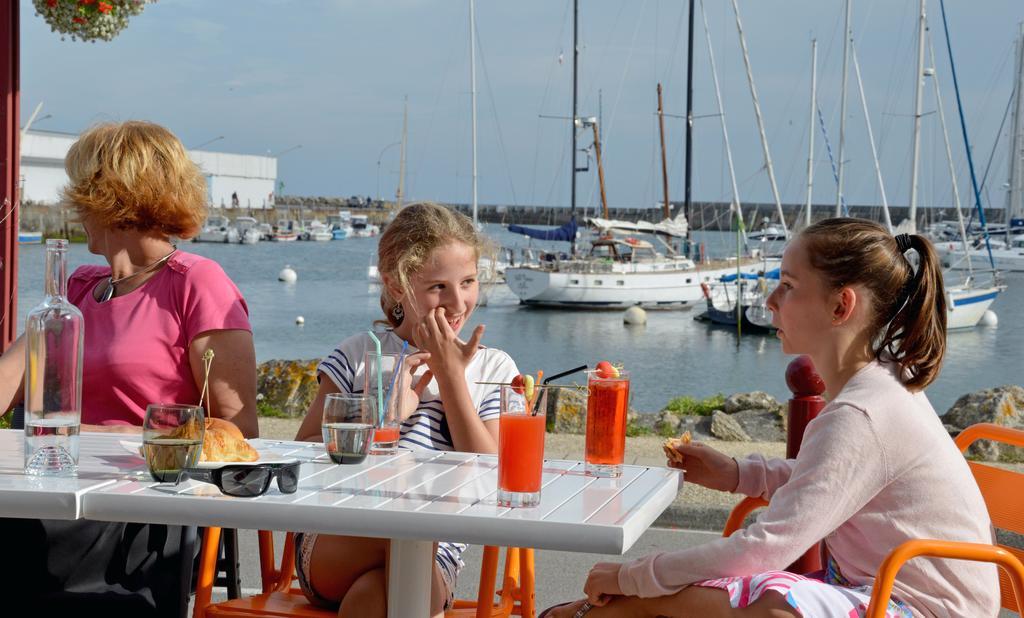 Logis Hotel Du Port Plobannalec 外观 照片
